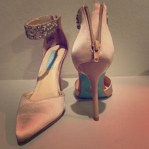 Betsy Johnson Betsy blue pointed toe